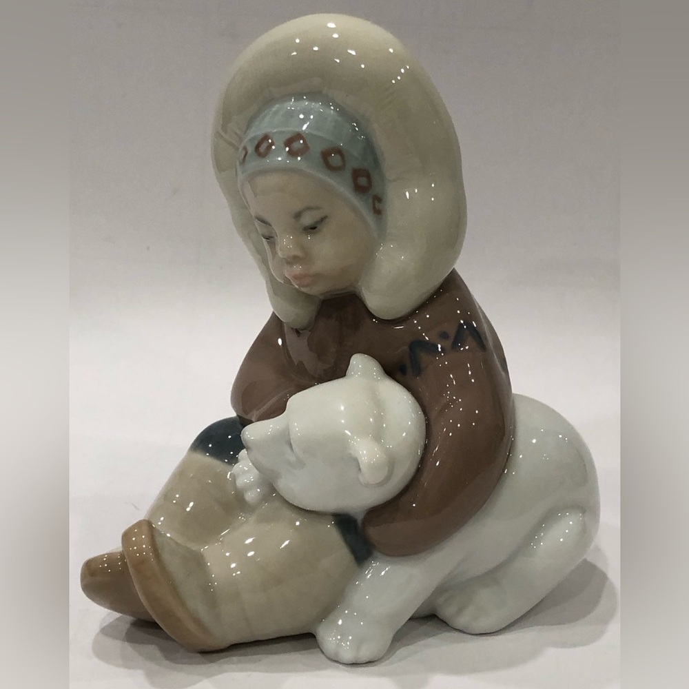 Lladro Vintage Retired Figurine 1195 Eskimo Child  & Polar Bear/Eskimo Playing